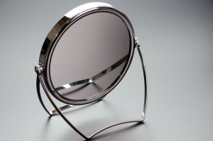 a picture of a mirror