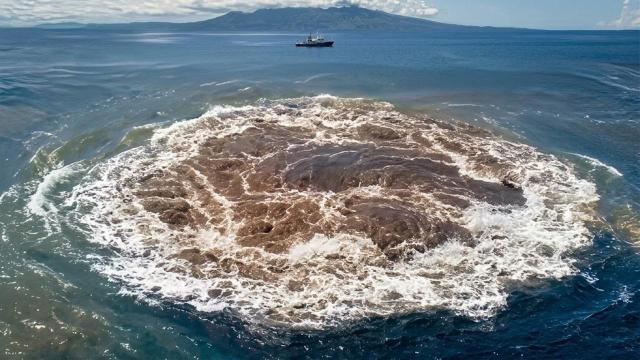 First Time Filmed in a Decade Underwater Volcano Eruption Kavachi