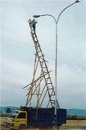 Funny Pictures of Unsafe Ladder Truck