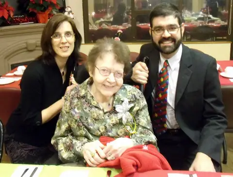 susan-maisie-tim-christmas-2010