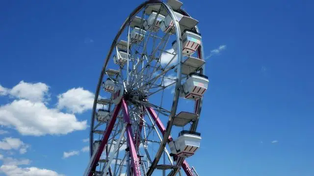 picture of a ferris wheel