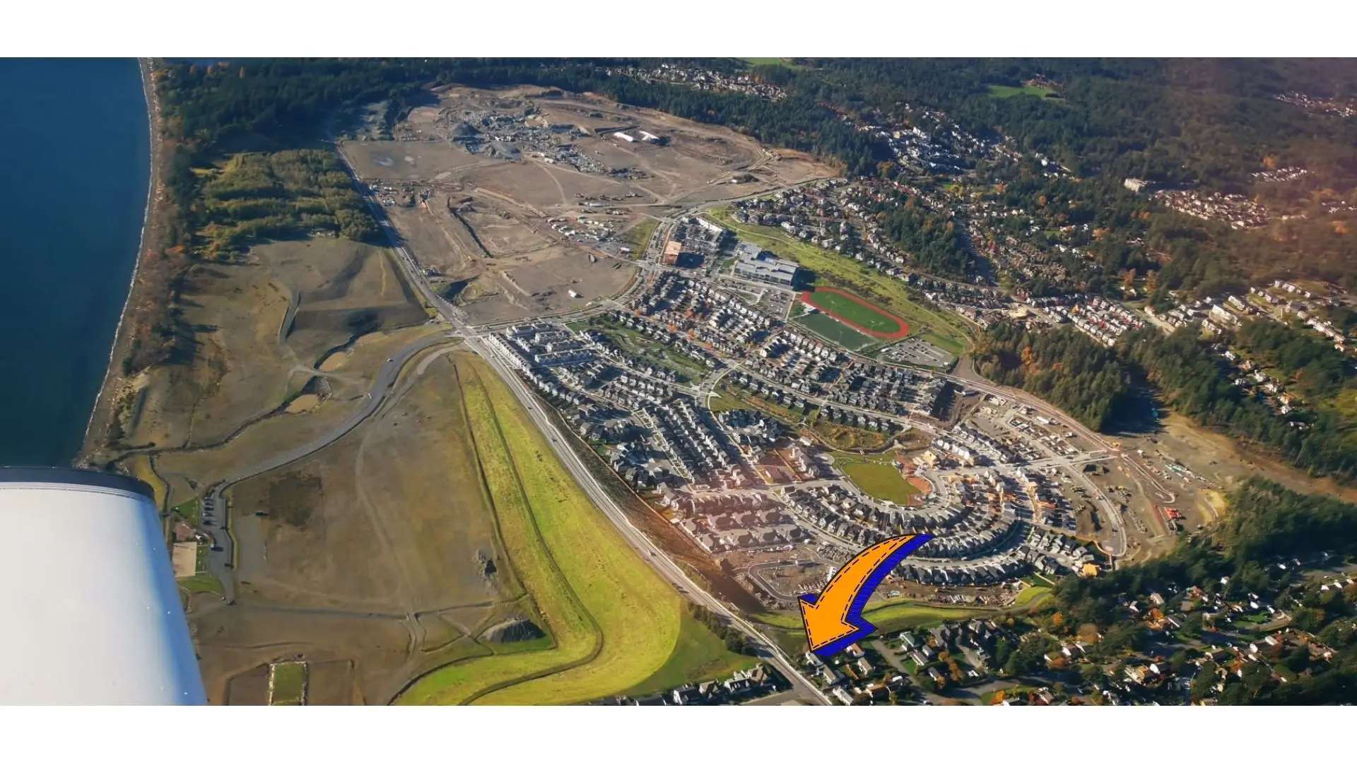 Cargo ship that continues to burn near Victoria